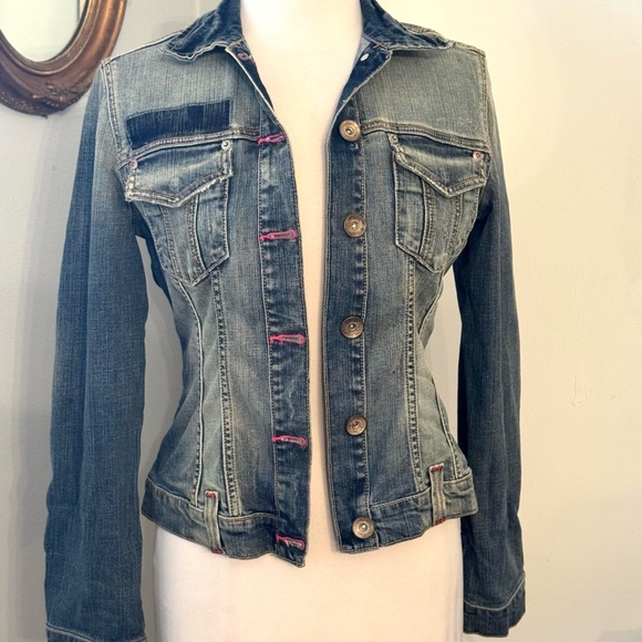 Vintage Women’s Small cropped Denim Jacket Streetwear Edgy fitted Distressed - Picture 2 of 10